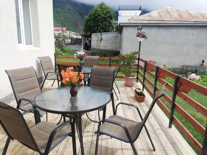 Guest House Elguja Qushashvili كازباجي المظهر الخارجي الصورة